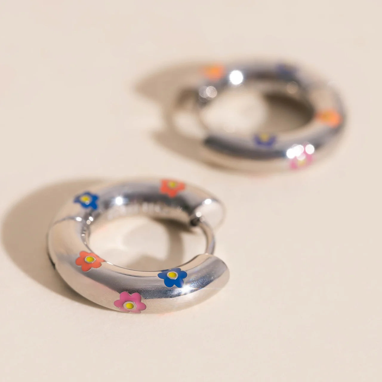 rainbow daisy chunky rounded hoop earrings | silver