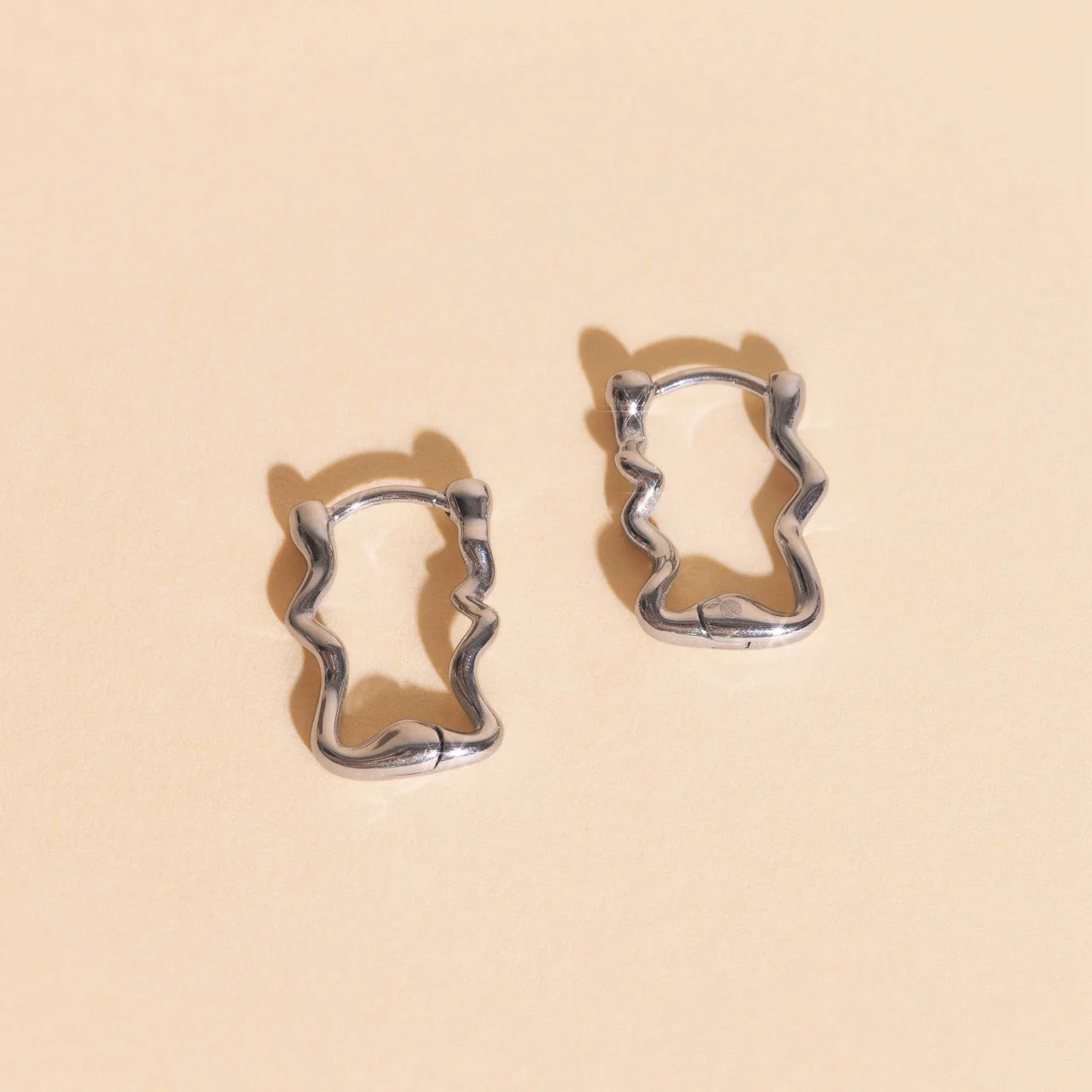 squiggly rounded hoop earrings | silver