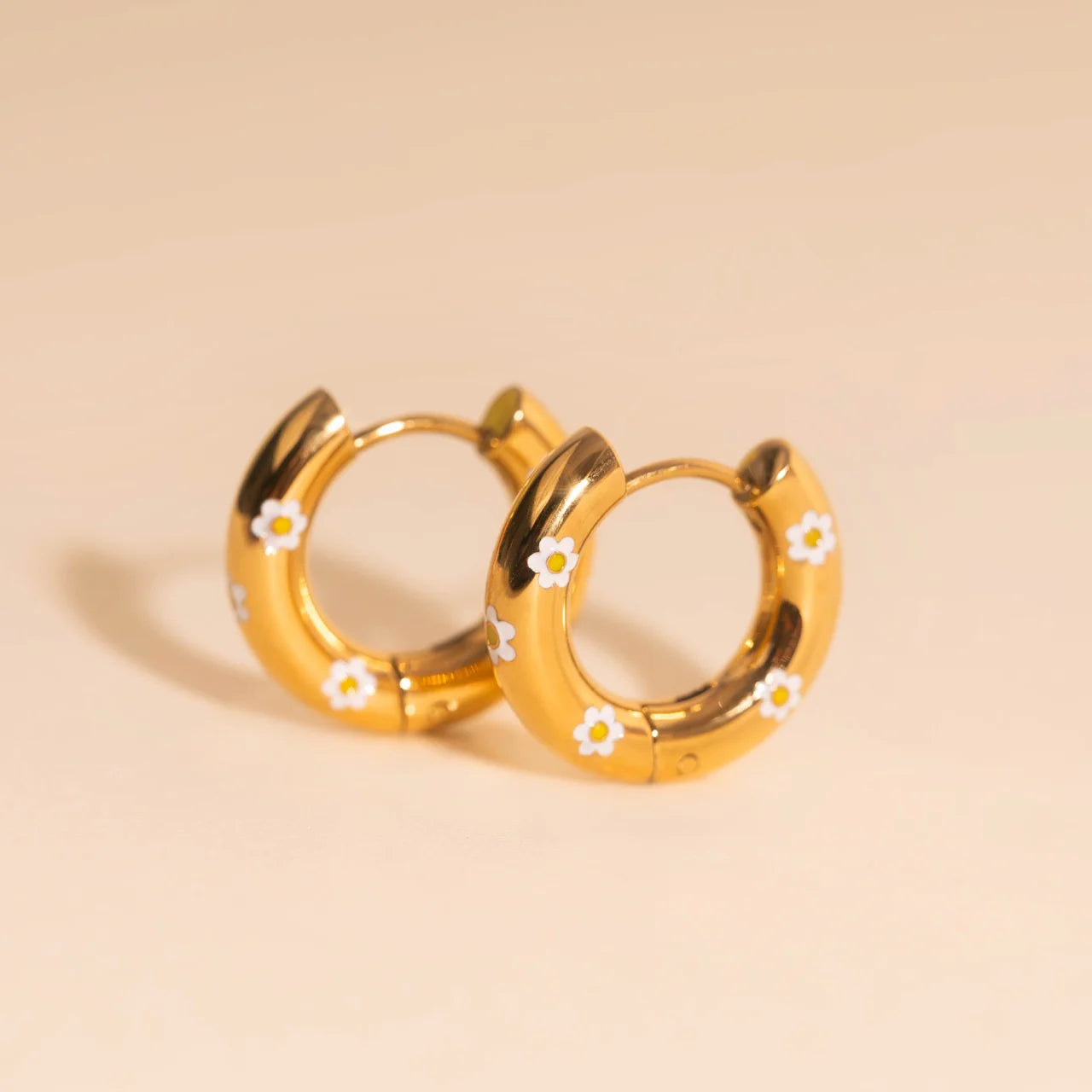 white daisy chunky rounded hoop earrings | gold