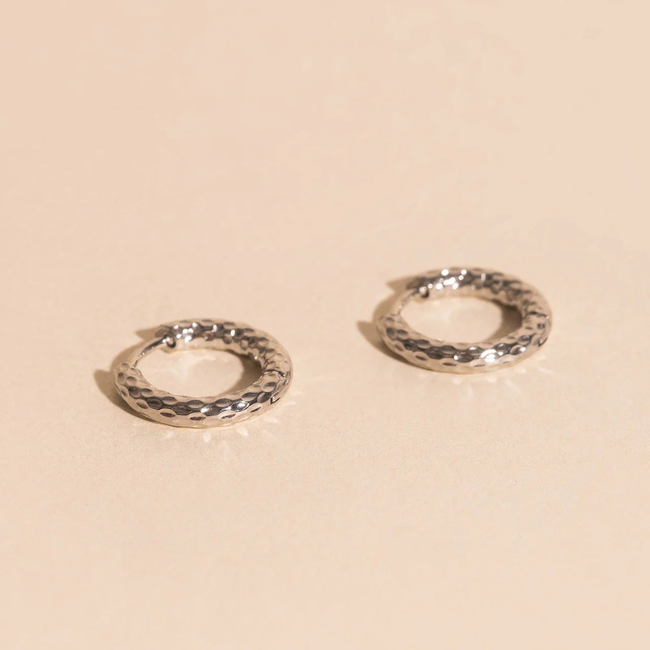 hammered chunky rounded hoop earrings | silver