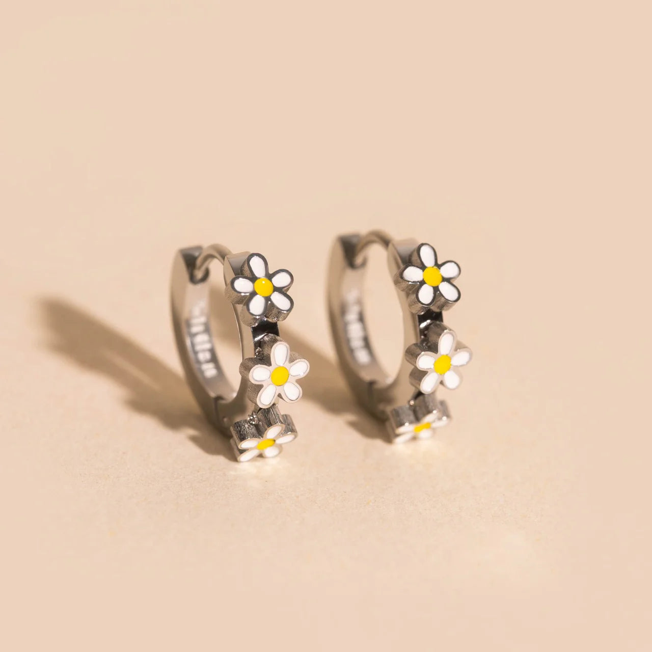 daisy 3D hoop earrings | silver