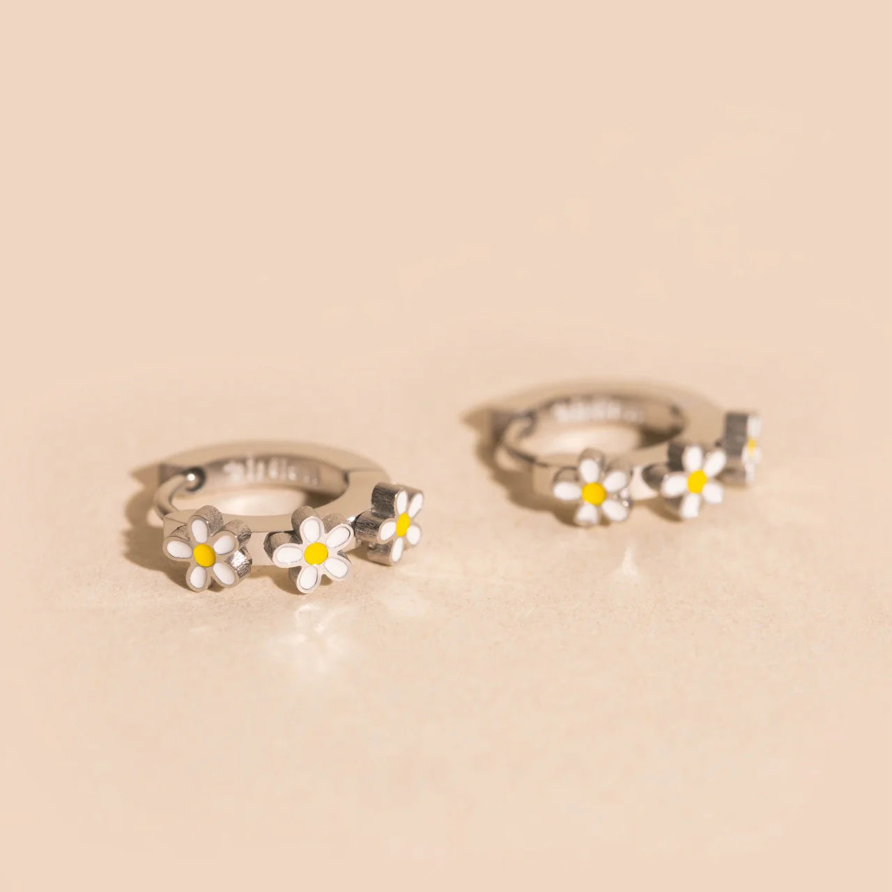 daisy 3D hoop earrings | silver